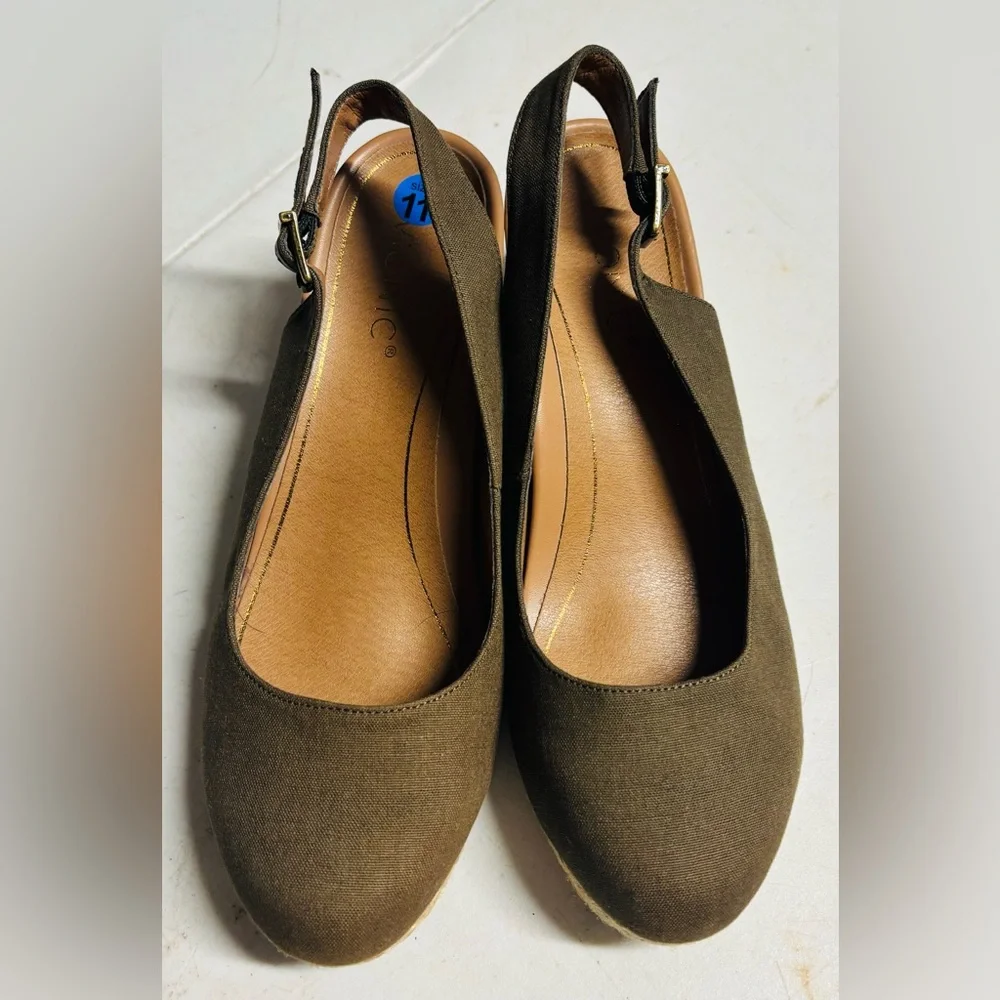 Vionic Coralina Size 11 Olive Espadrille Wedge Heel Slingback Sandal Casual Work